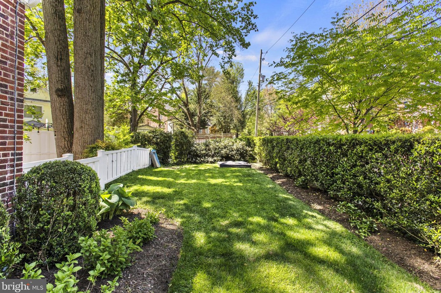 6319 31st Pl, Washington DC  20015-2347 exterior