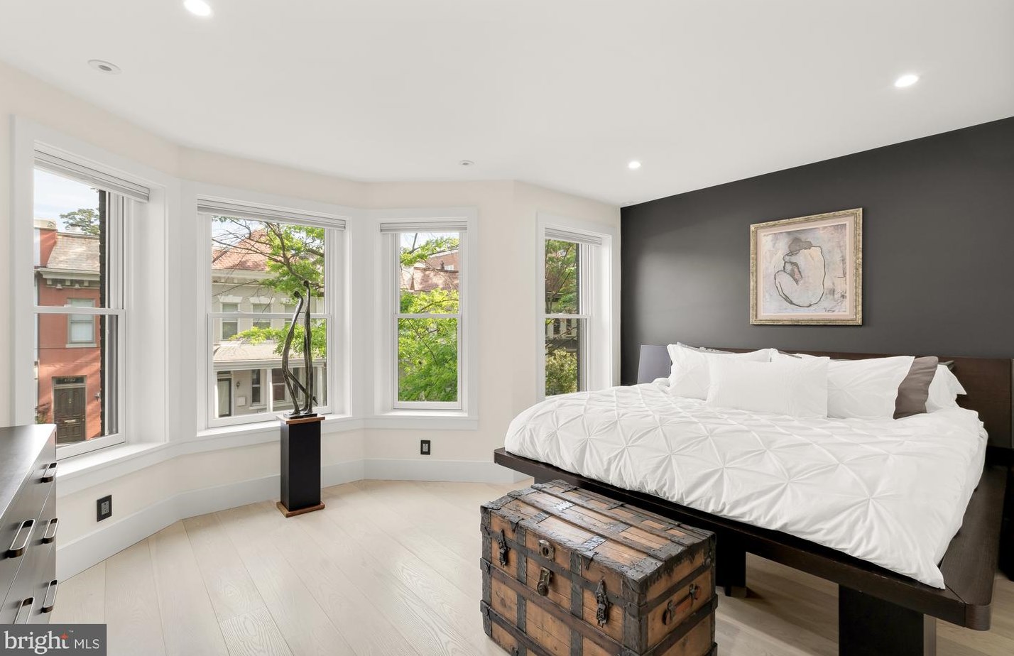 1728 Church St, Washington DC 20036-1302 exterior