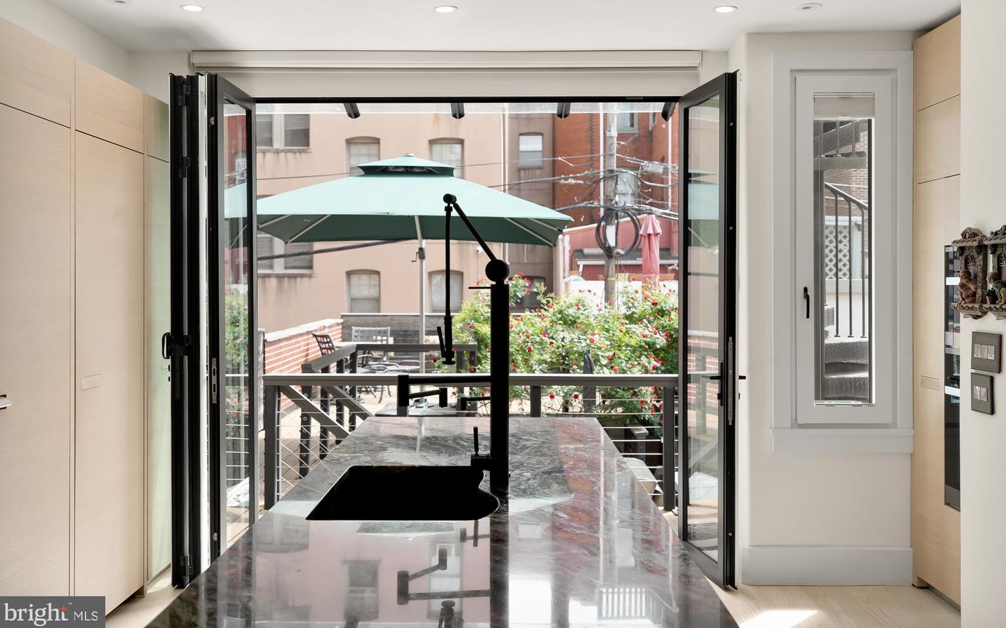 1728 Church St, Washington DC 20036-1302 exterior