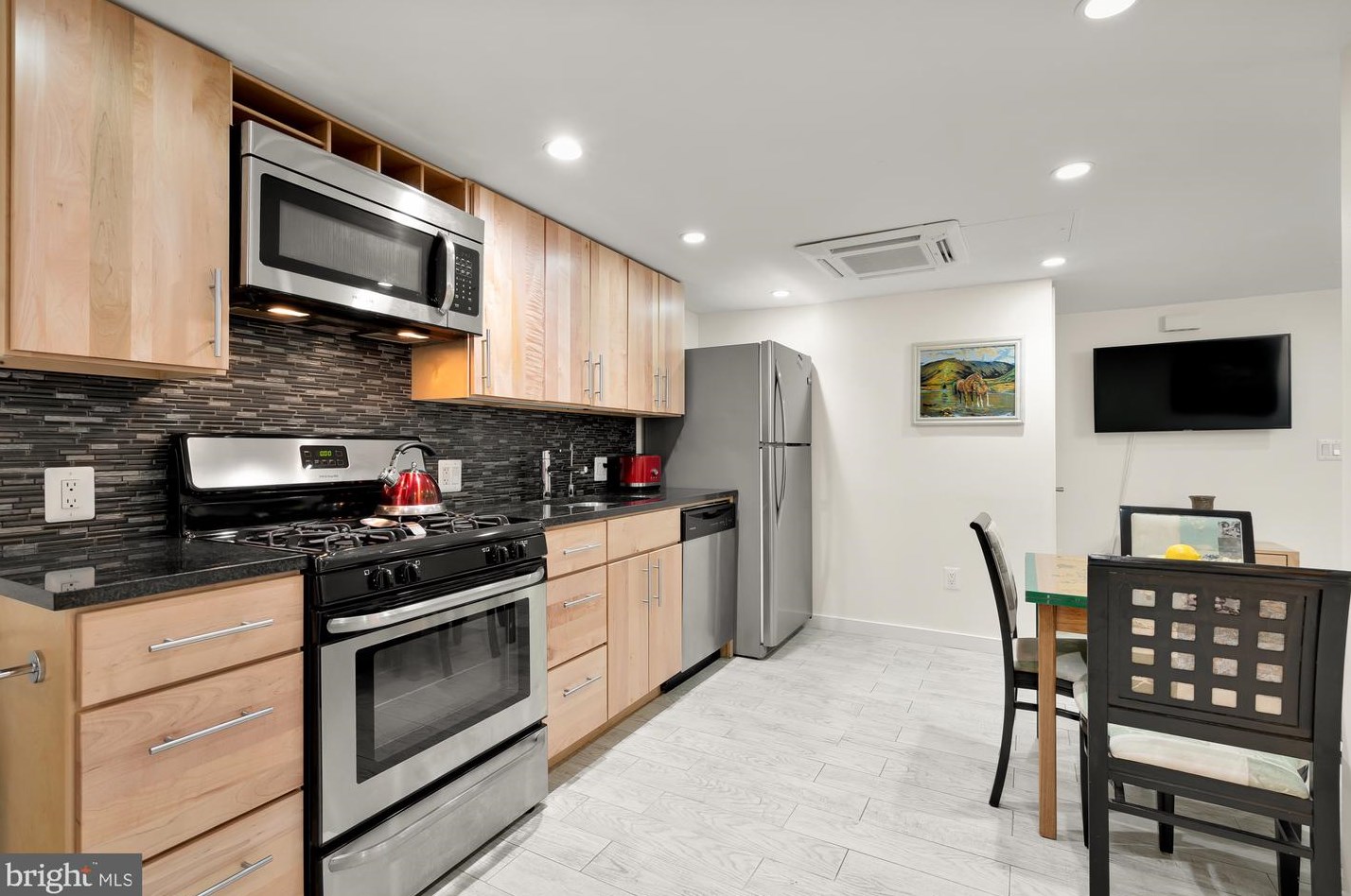 1728 Church St, Washington DC 20036-1302 exterior