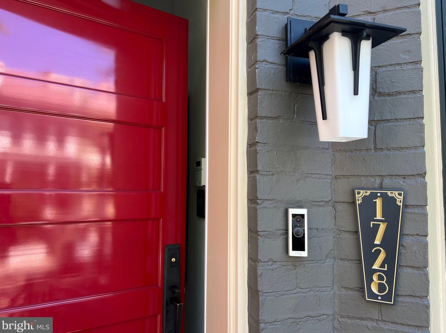 1728 Church St, Washington DC 20036-1302 exterior