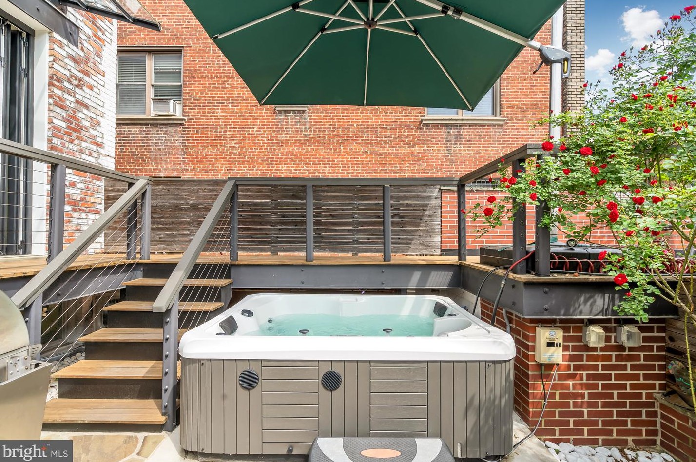 1728 Church St, Washington DC 20036-1302 exterior