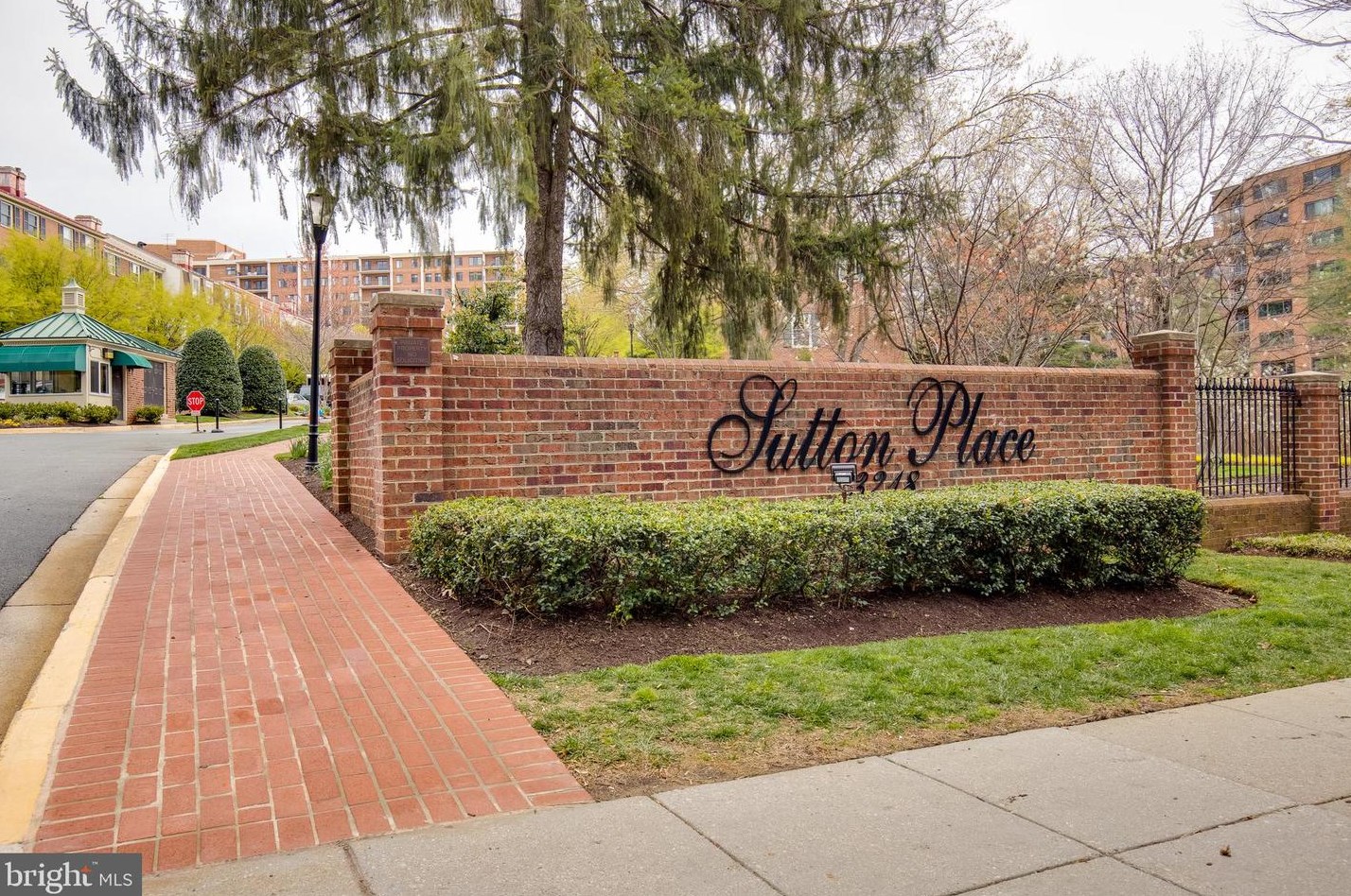 3245 Sutton Pl, Washington, DC 20016-7527