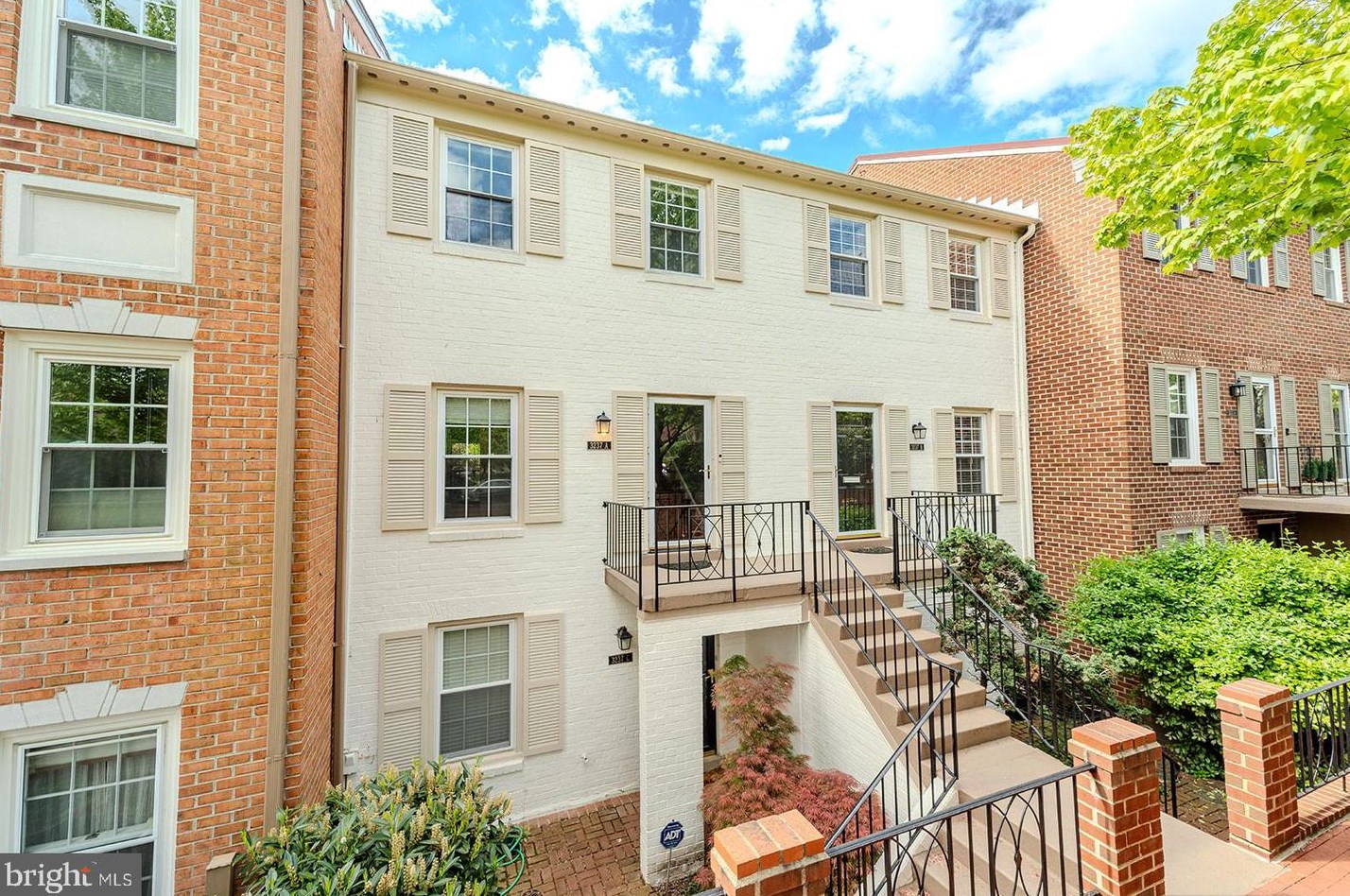 3237 Sutton Pl, Washington, DC 20016-7523