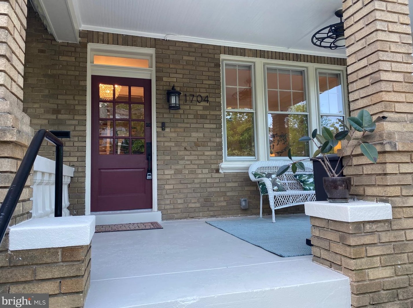 1704 Hobart St, Washington, DC 20009-2908