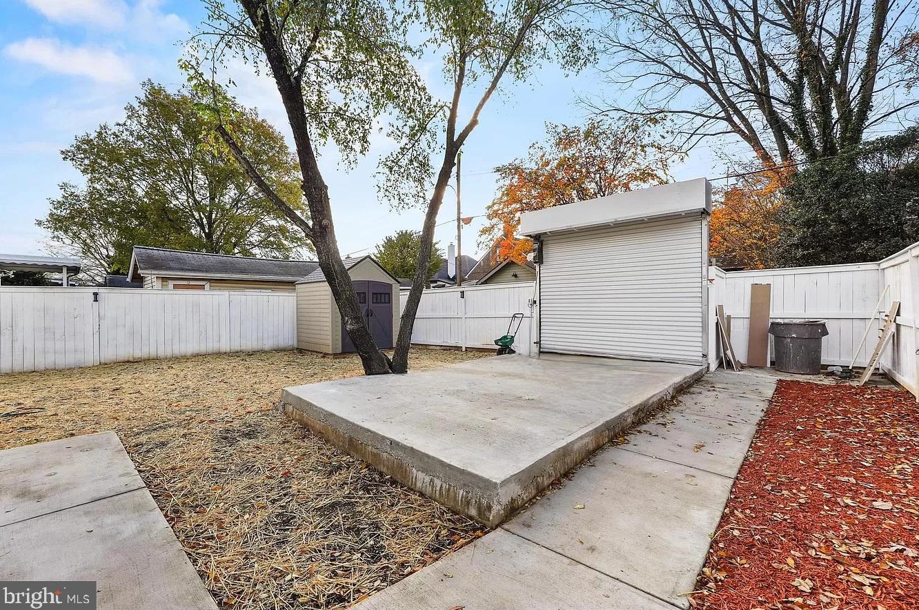 2207 Rand Pl, Washington DC 20002-1912 exterior