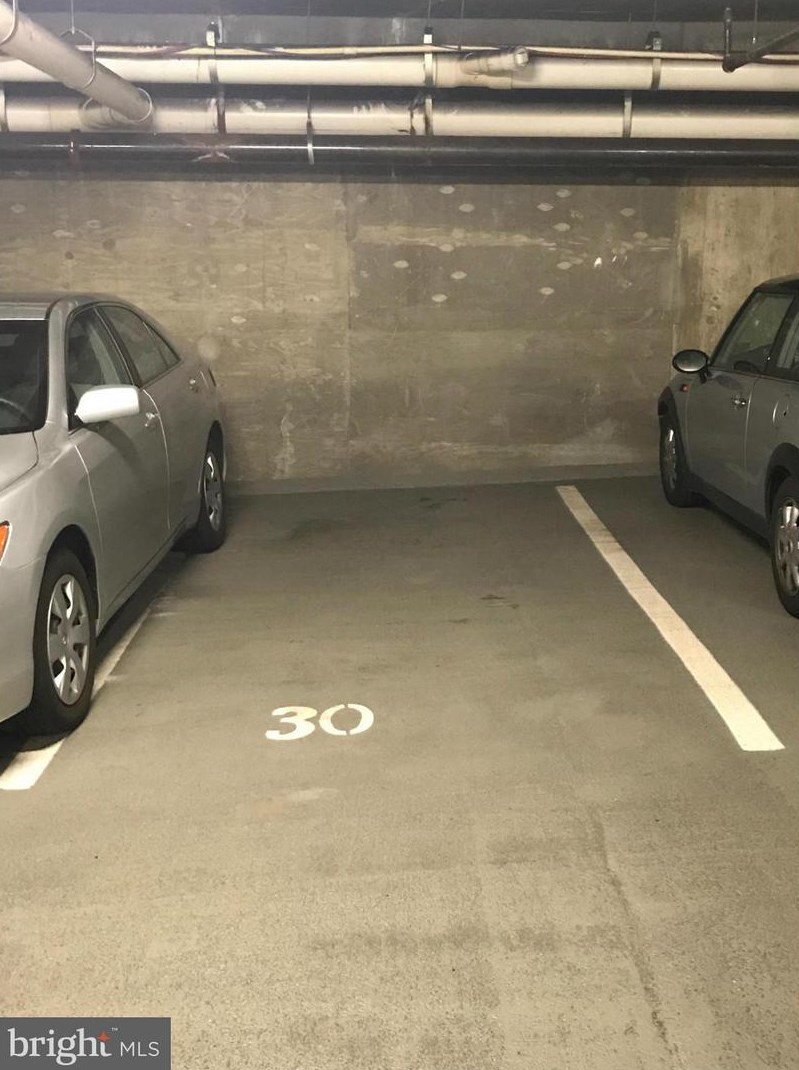 3883 Connecticut Ave, Washington DC 20008-4566 exterior