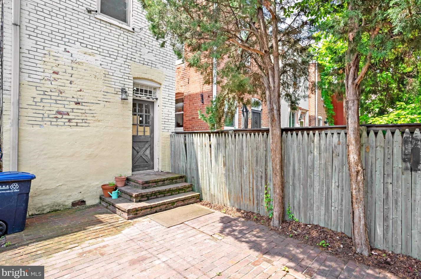 617 Elliott St, Washington DC 20002-5417 exterior