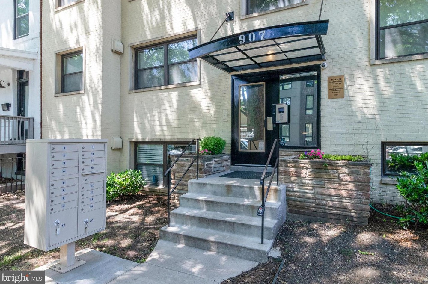 907 Euclid St, Washington DC  20001-3943 exterior