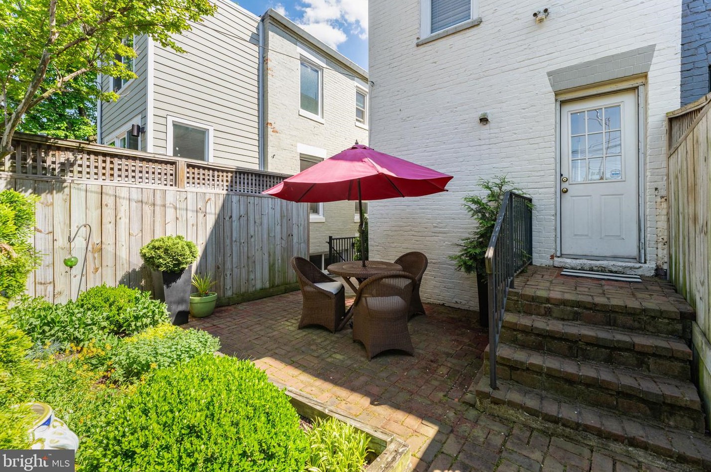 1610 D St, Washington DC  20003-2440 exterior