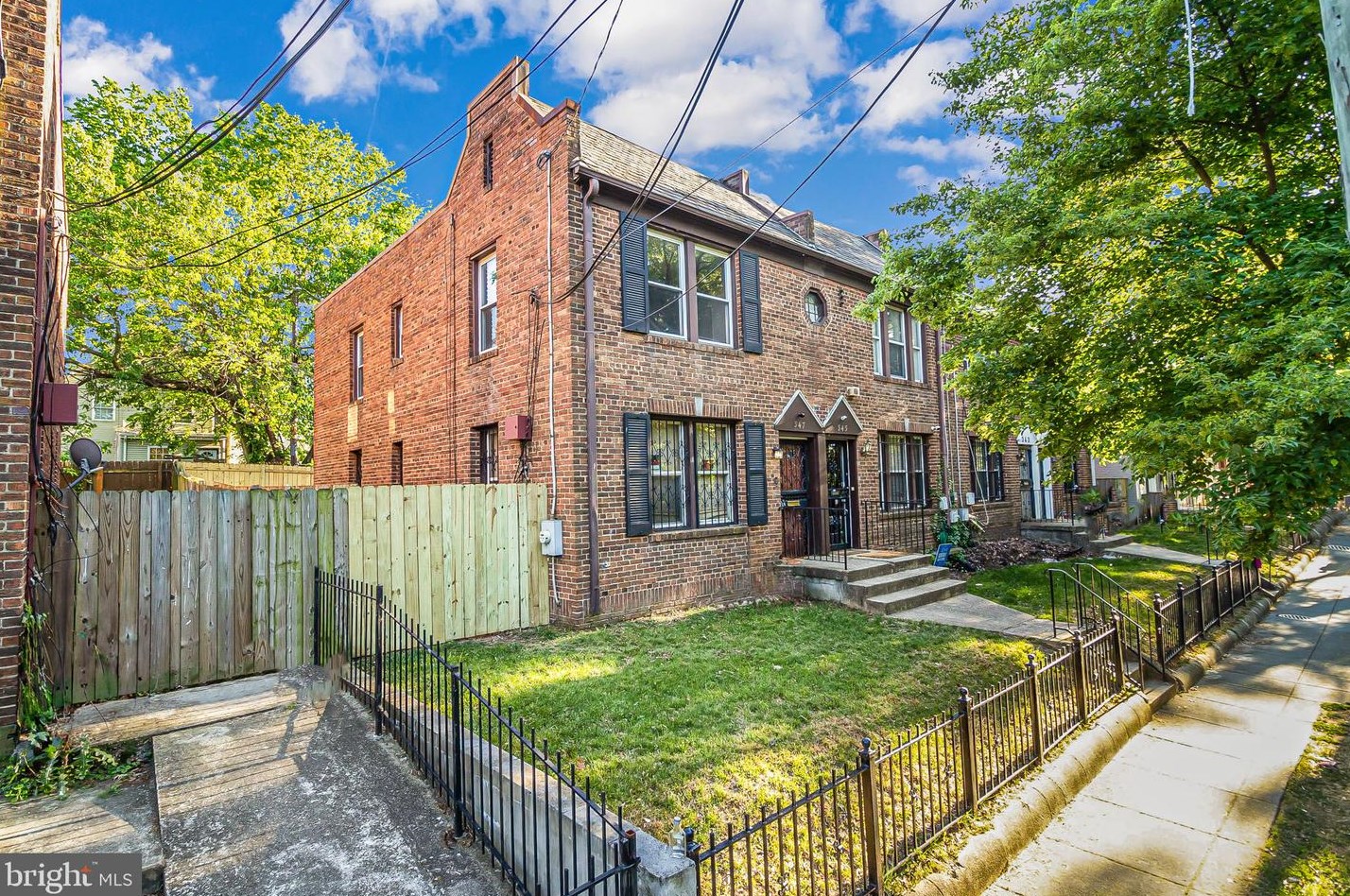 347 Parkland Pl, Washington, DC 20032-1647