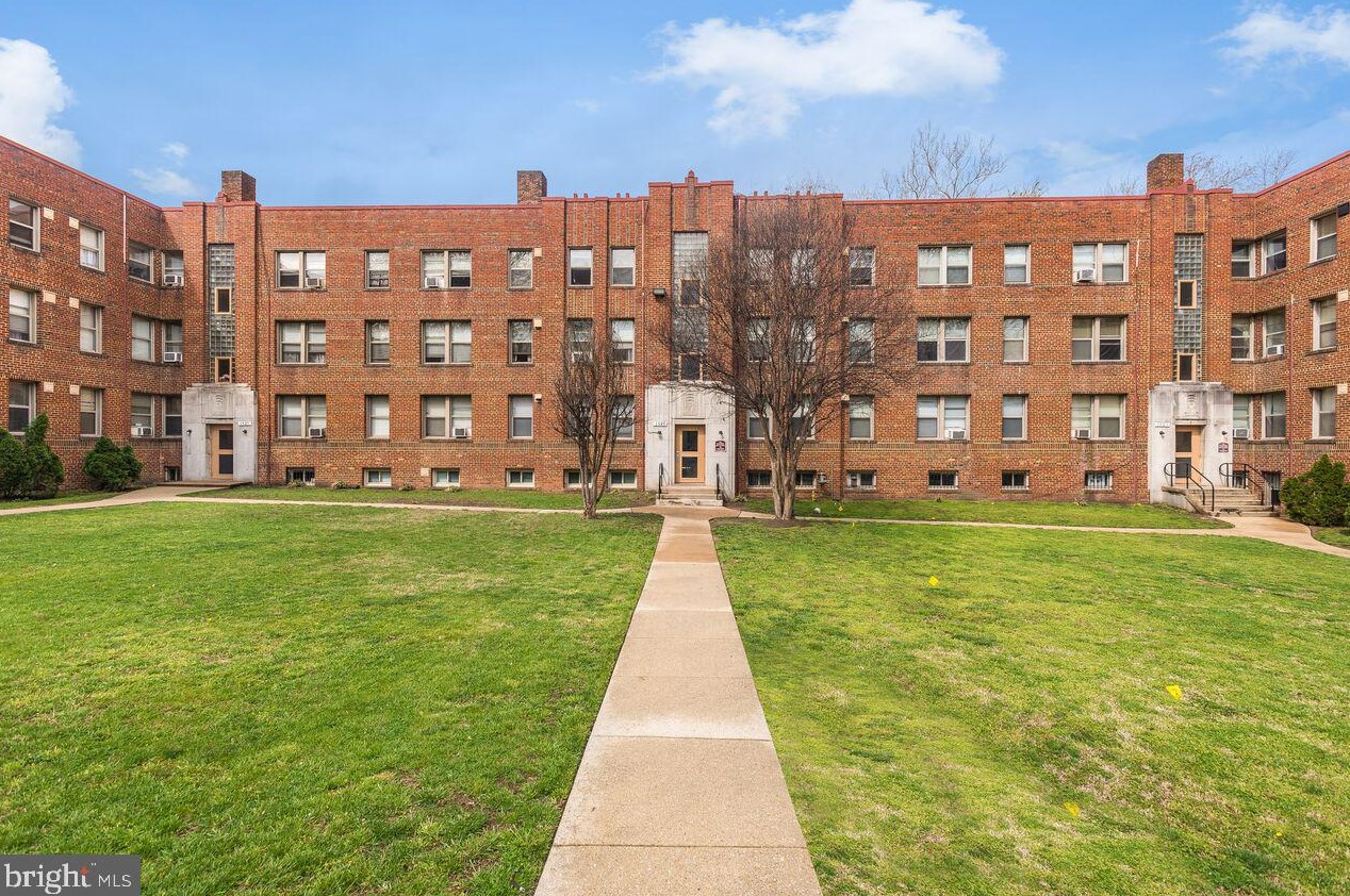 1527 28th Se #202, Washington, DC 20020