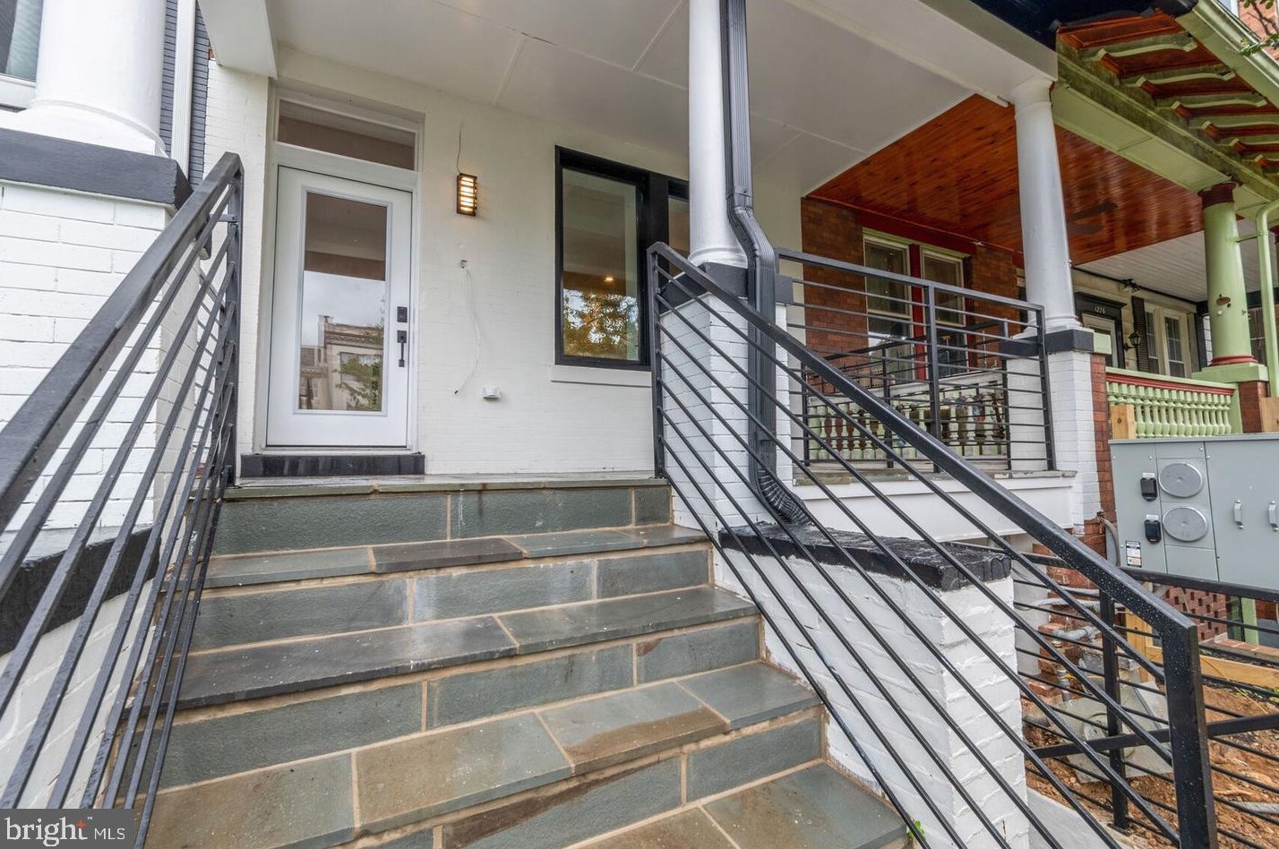1222 Girard St, Washington, DC 20017-2423