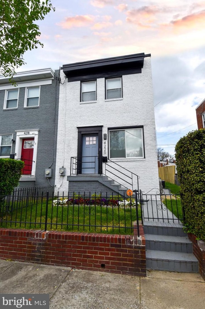 4220 Fort Dupont Ter, Washington, DC 20020-6016
