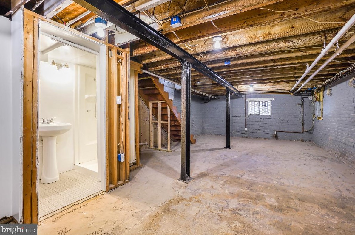 1671 Rosedale St, Washington DC 20002-4636 exterior