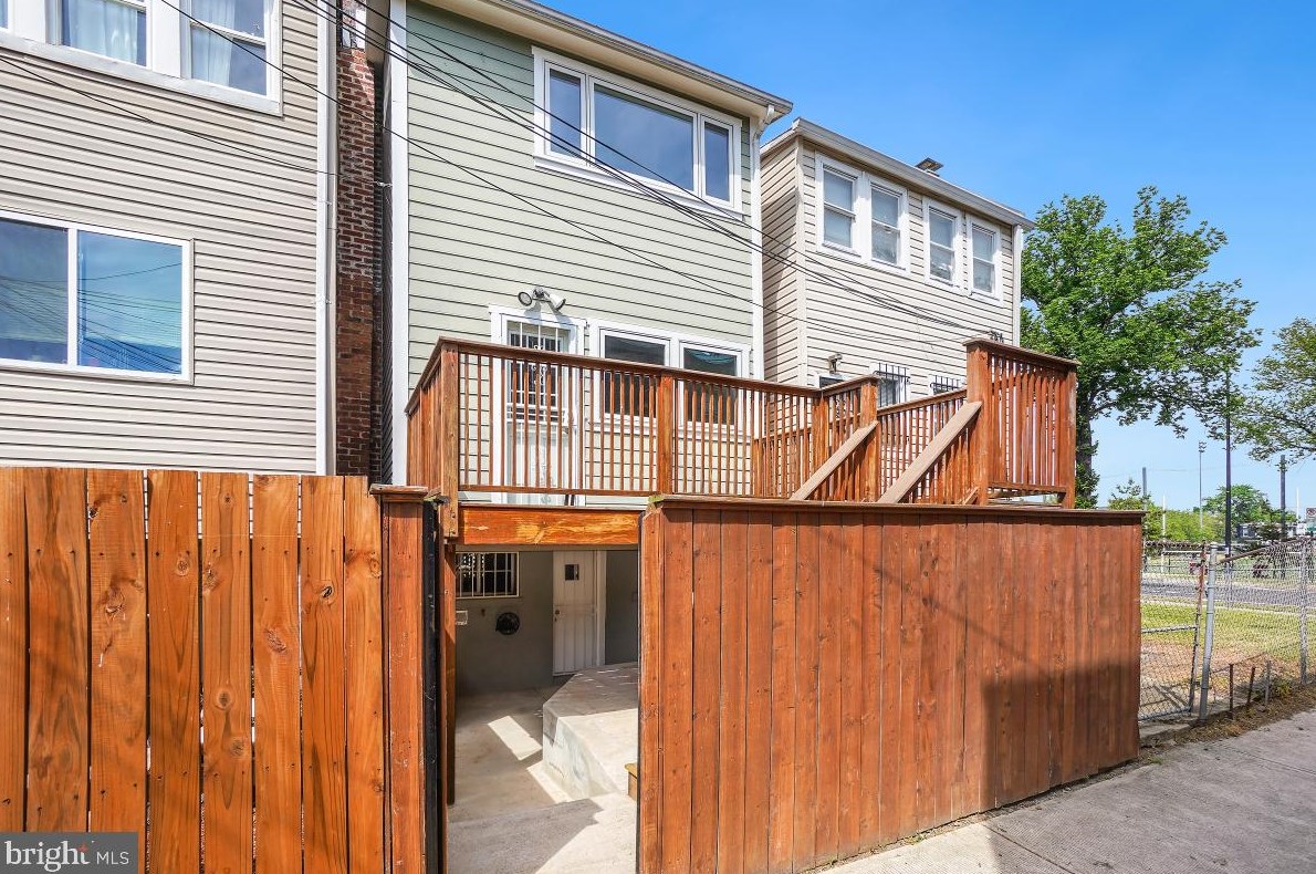 1671 Rosedale St, Washington DC 20002-4636 exterior