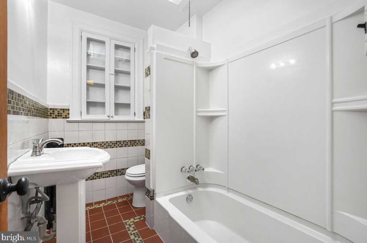 1671 Rosedale St, Washington DC 20002-4636 exterior