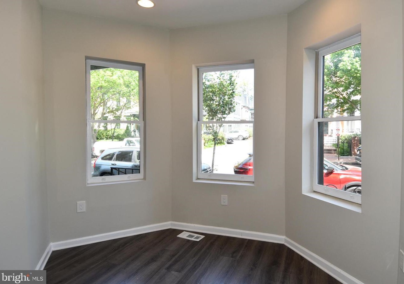 522 T St, Washington DC  20001-1811 exterior