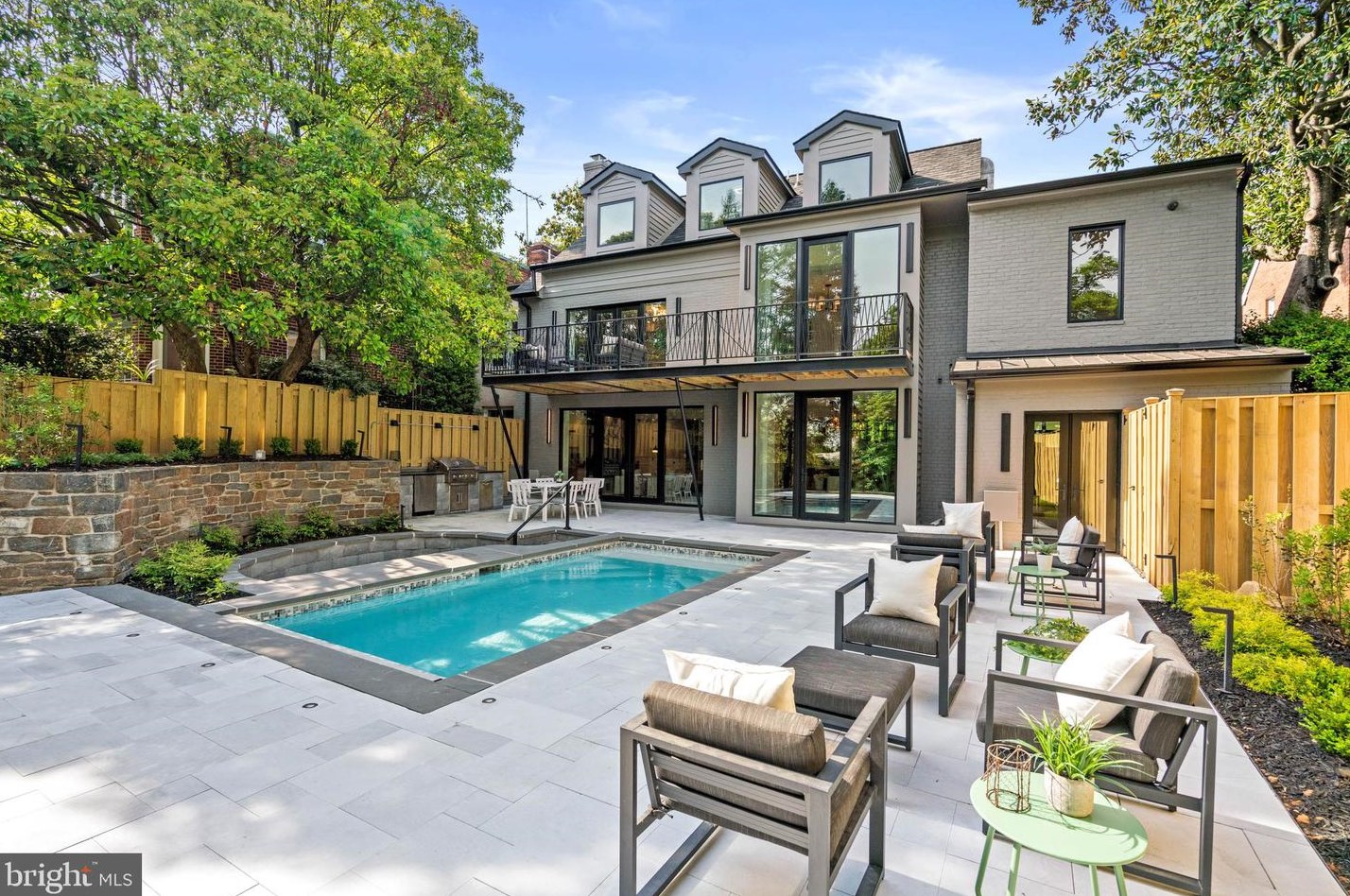 3210 Scott Pl, Washington, DC 20007-2946
