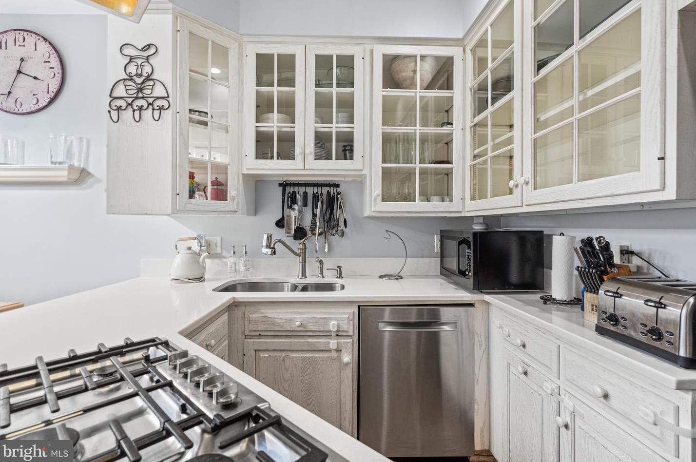 3408 Dent Pl, Washington DC 20007-2713 exterior