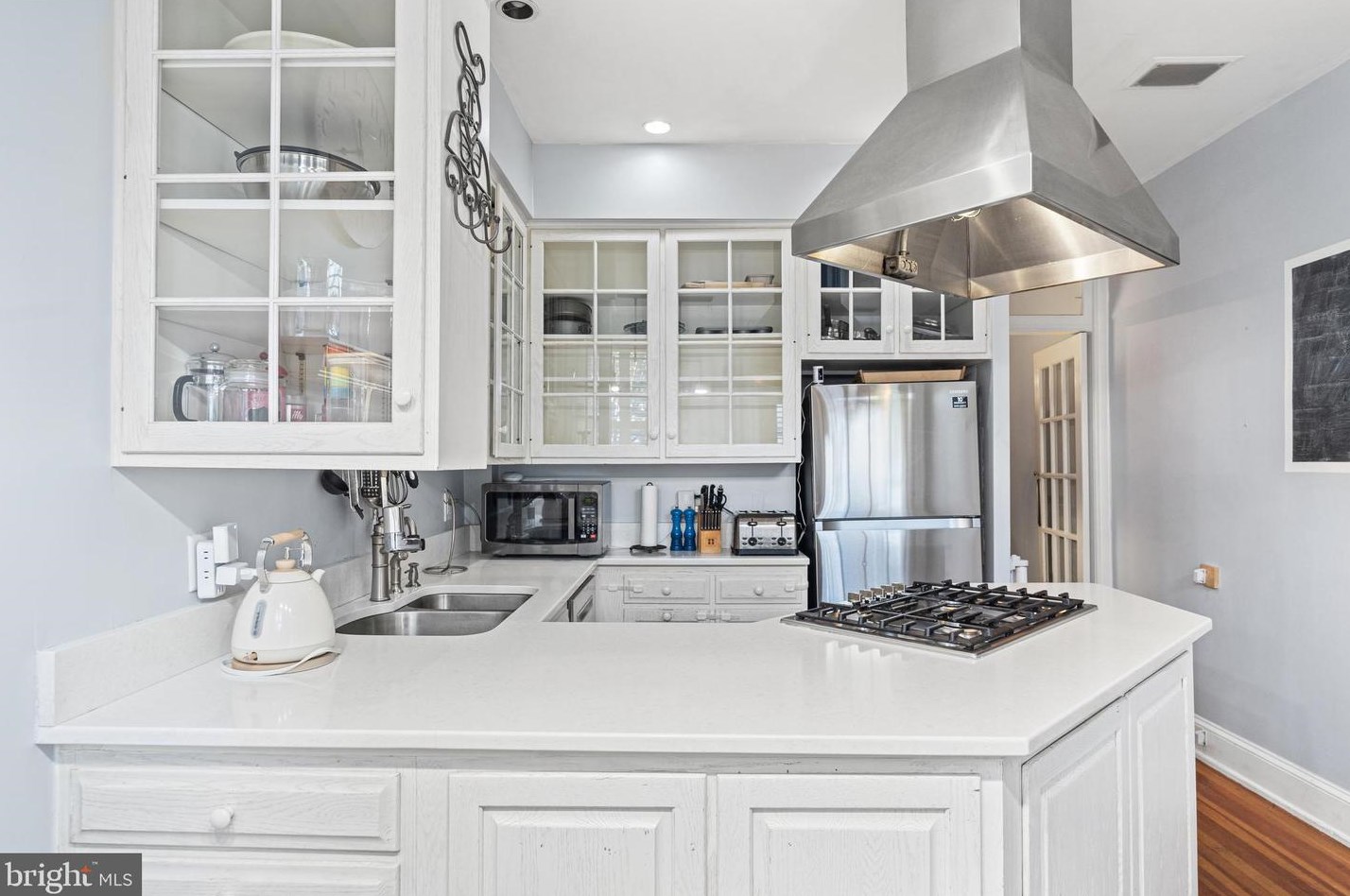 3408 Dent Pl, Washington DC 20007-2713 exterior