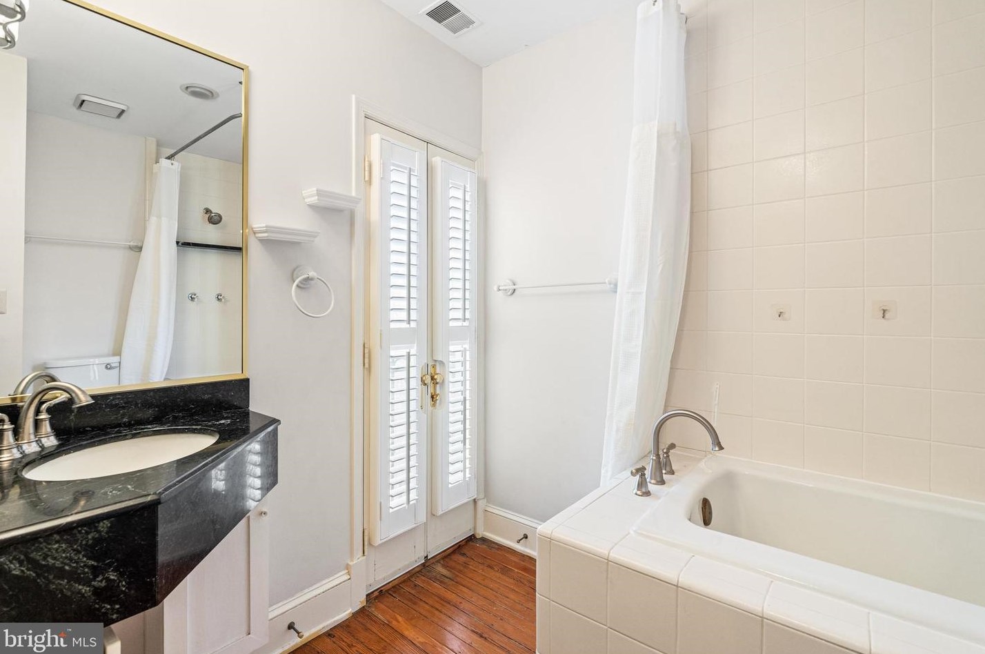 3408 Dent Pl, Washington DC 20007-2713 exterior