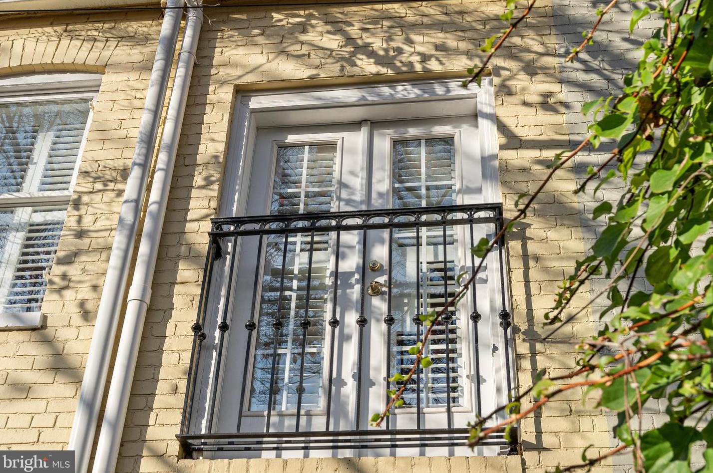 3408 Dent Pl, Washington DC 20007-2713 exterior