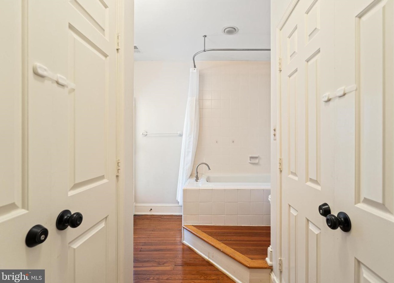 3408 Dent Pl, Washington DC 20007-2713 exterior