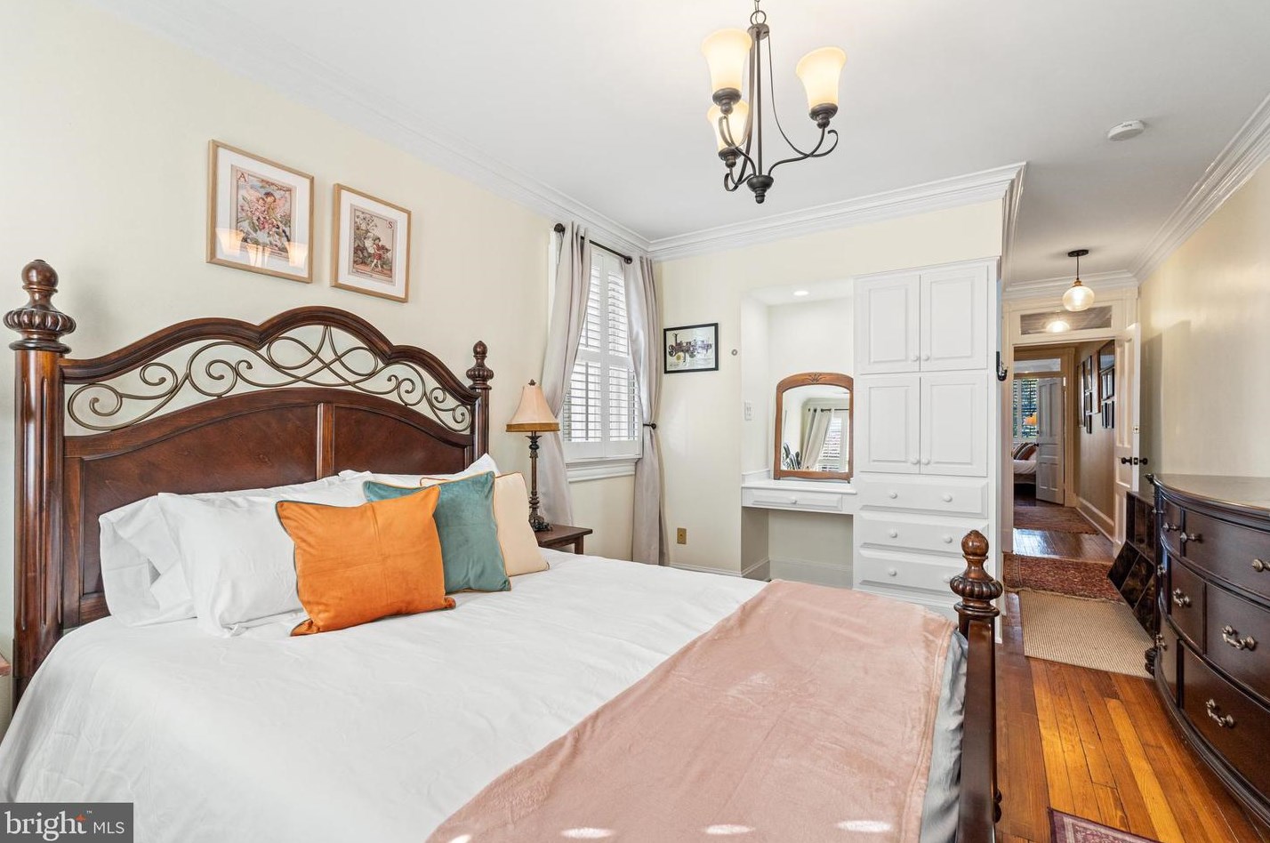 3408 Dent Pl, Washington DC 20007-2713 exterior