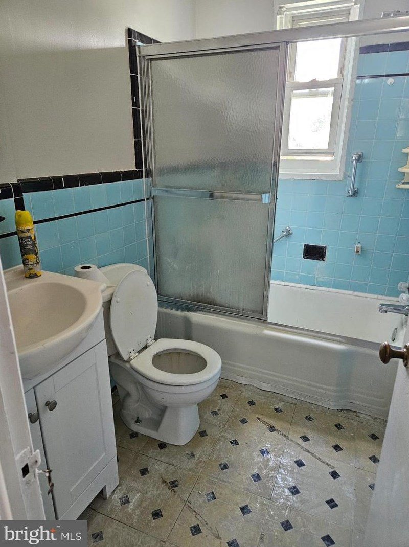 1006 Crittenden St, Washington, DC 20017-2717