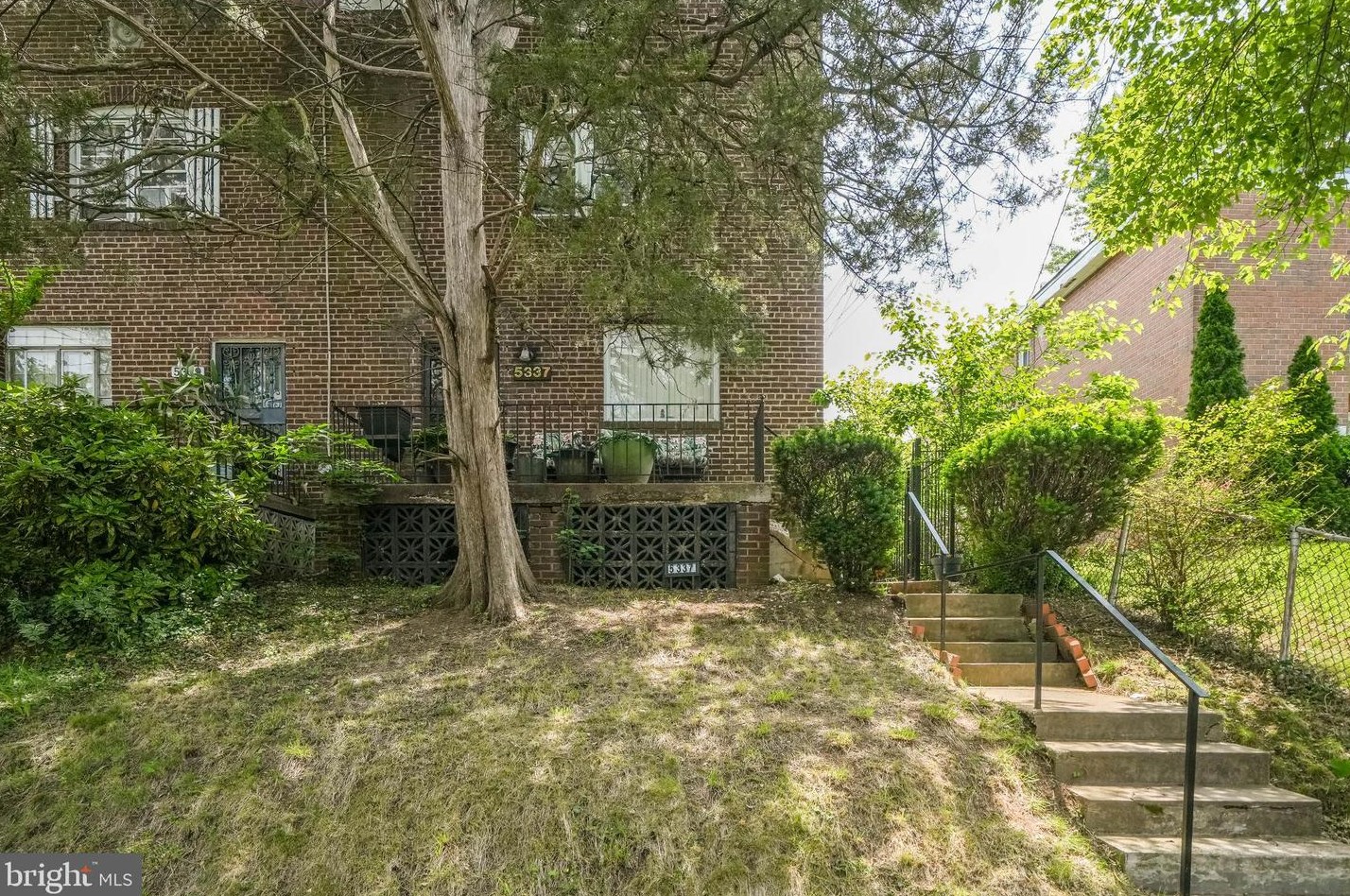 5337 Blaine St, Washington, DC 20019-6662