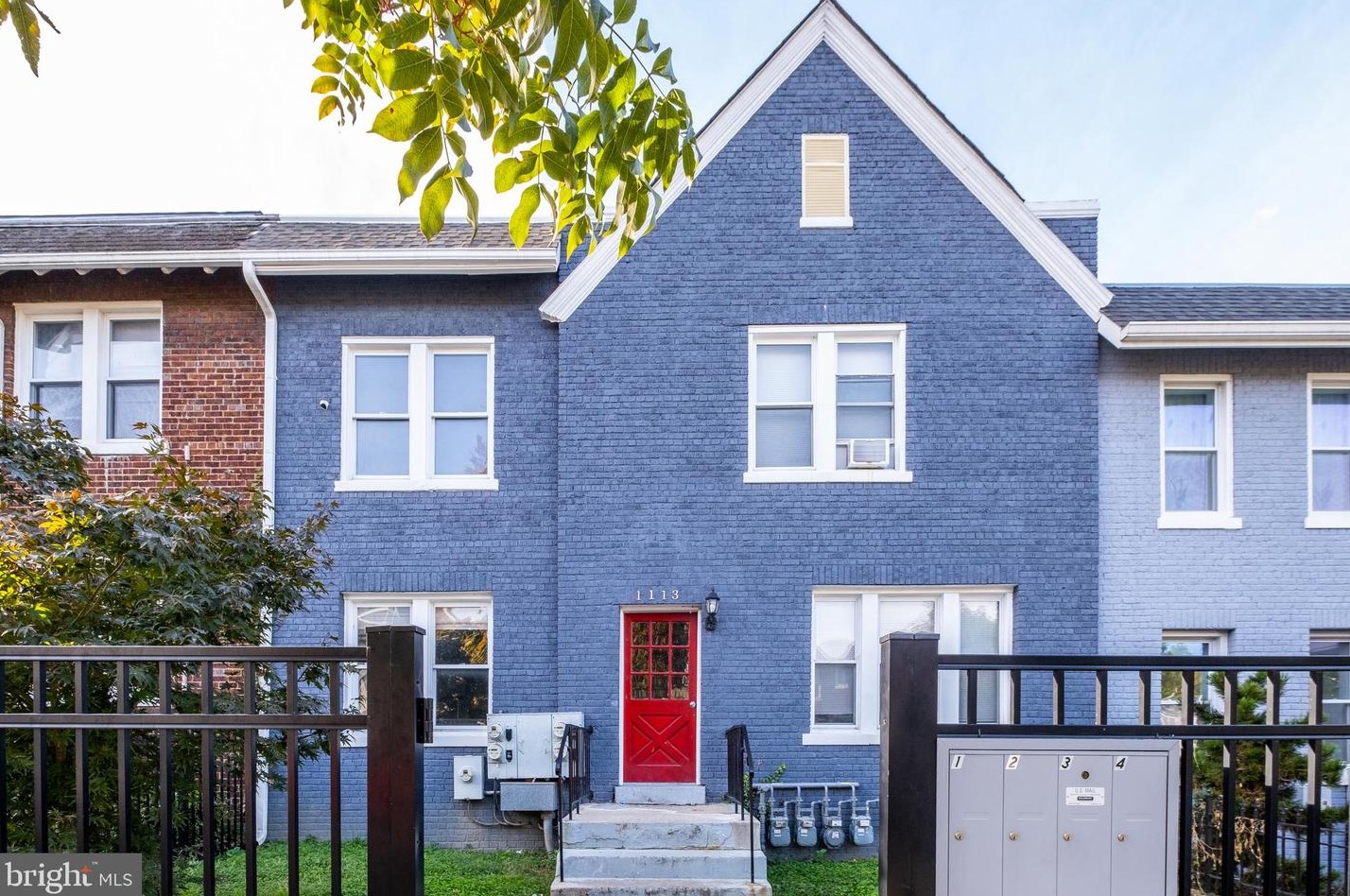 1113 Penn St, Washington, DC 20002-2646