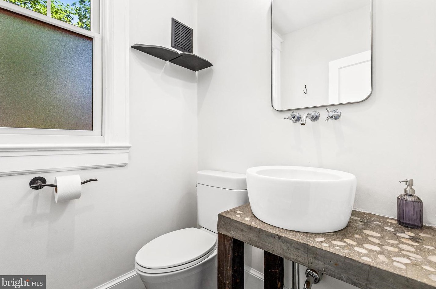 5335 43rd St, Washington DC  20015-2007 exterior