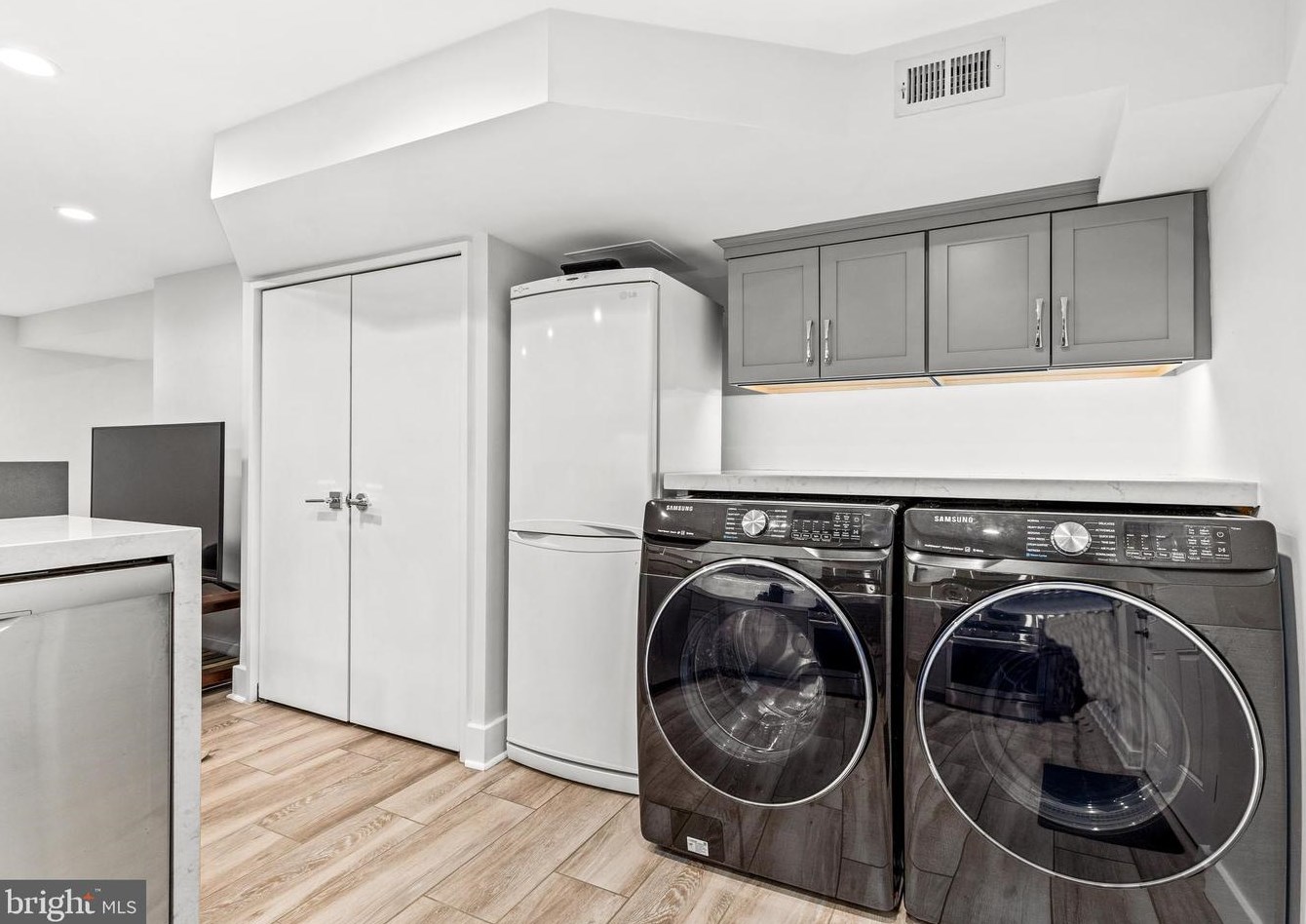 5335 43rd St, Washington DC  20015-2007 exterior