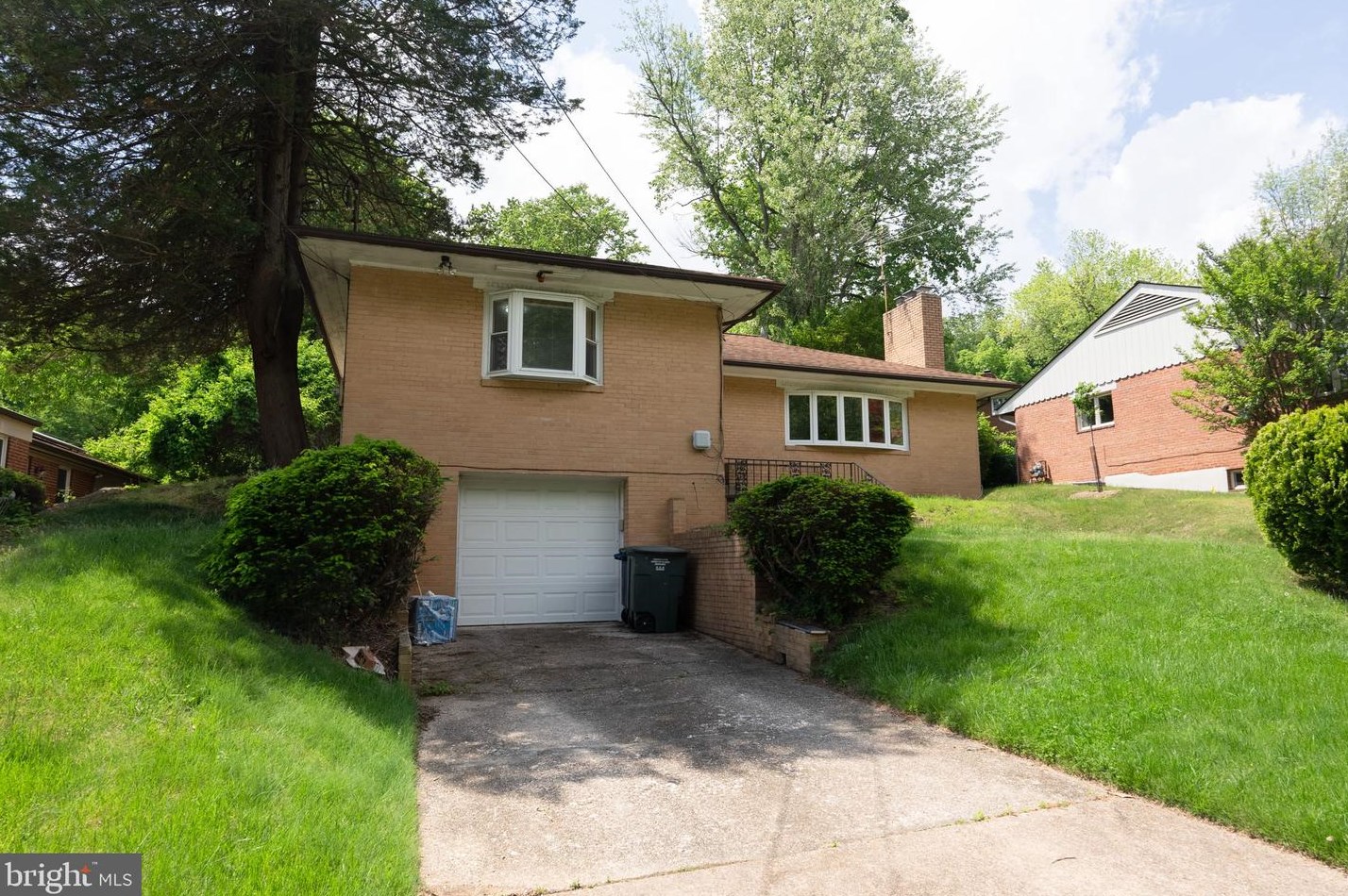 8210 Beach Dr, Washington, DC 20012-2239