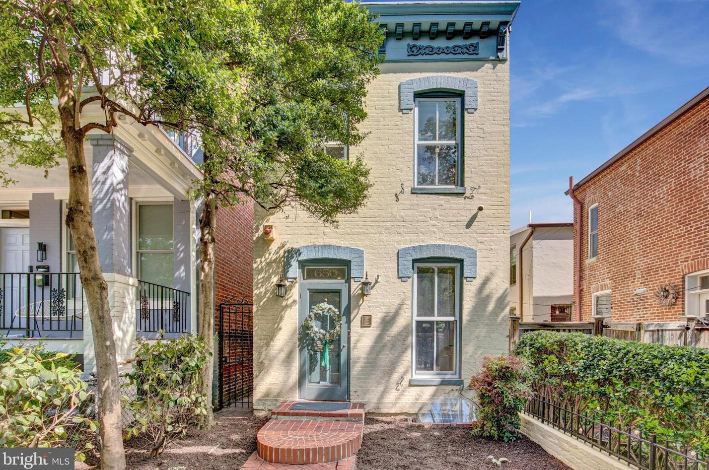 650 A St, Washington DC  20003-1382 exterior