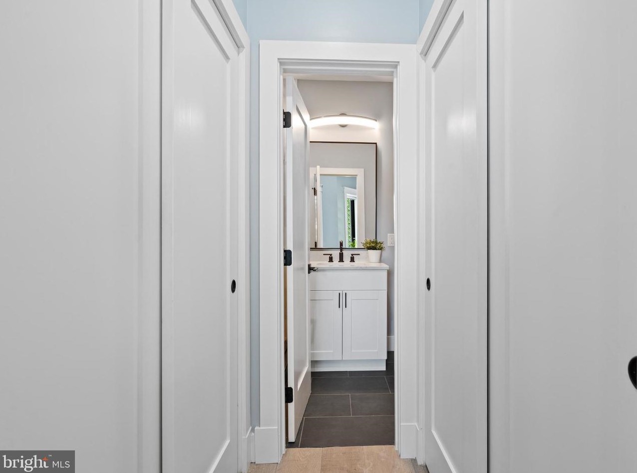 516 10th St, Washington DC  20003-2806 exterior