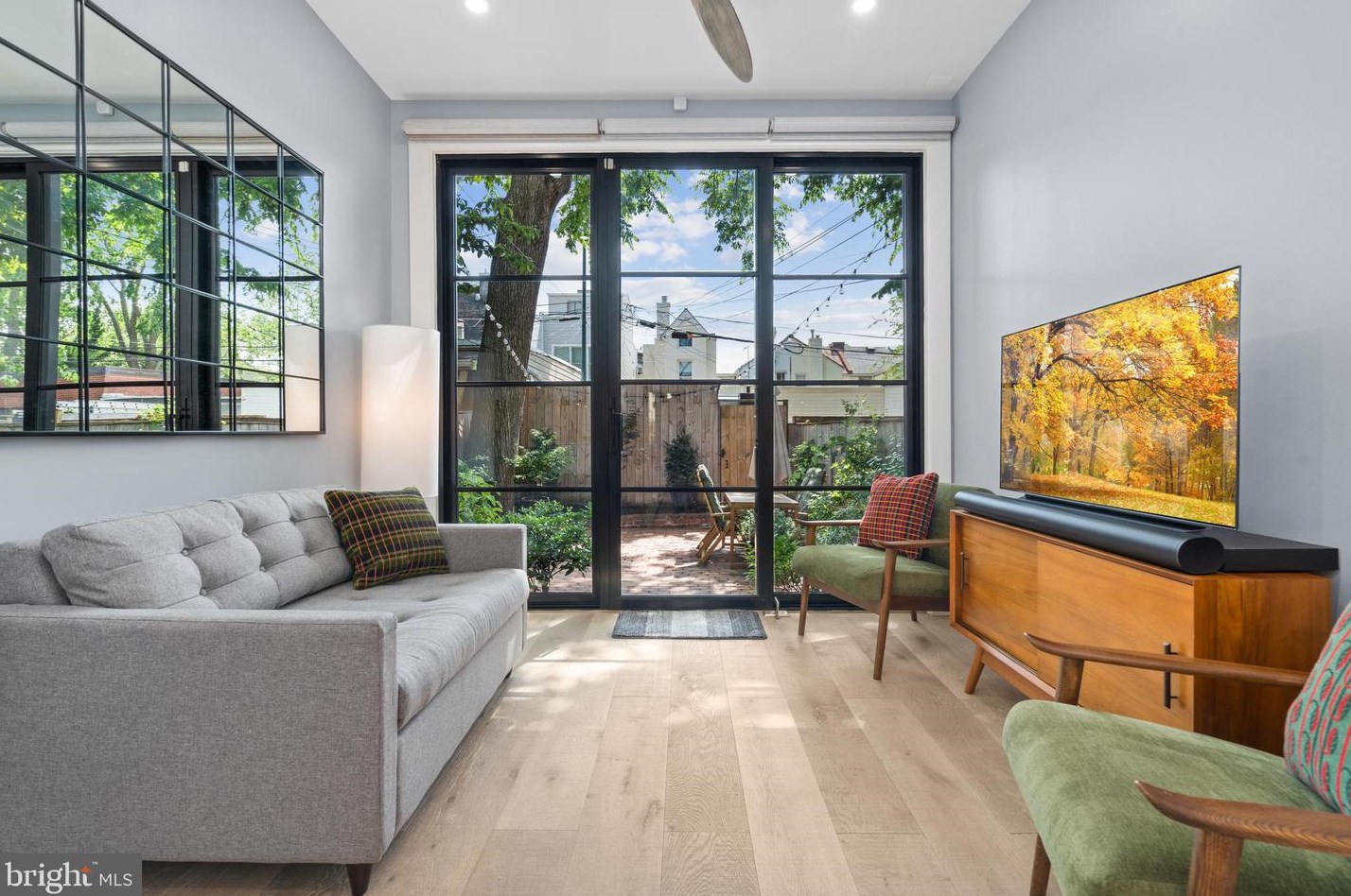 516 10th St, Washington DC  20003-2806 exterior