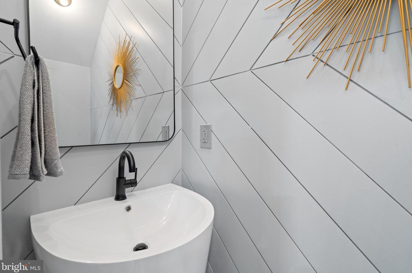 516 10th St, Washington DC  20003-2806 exterior