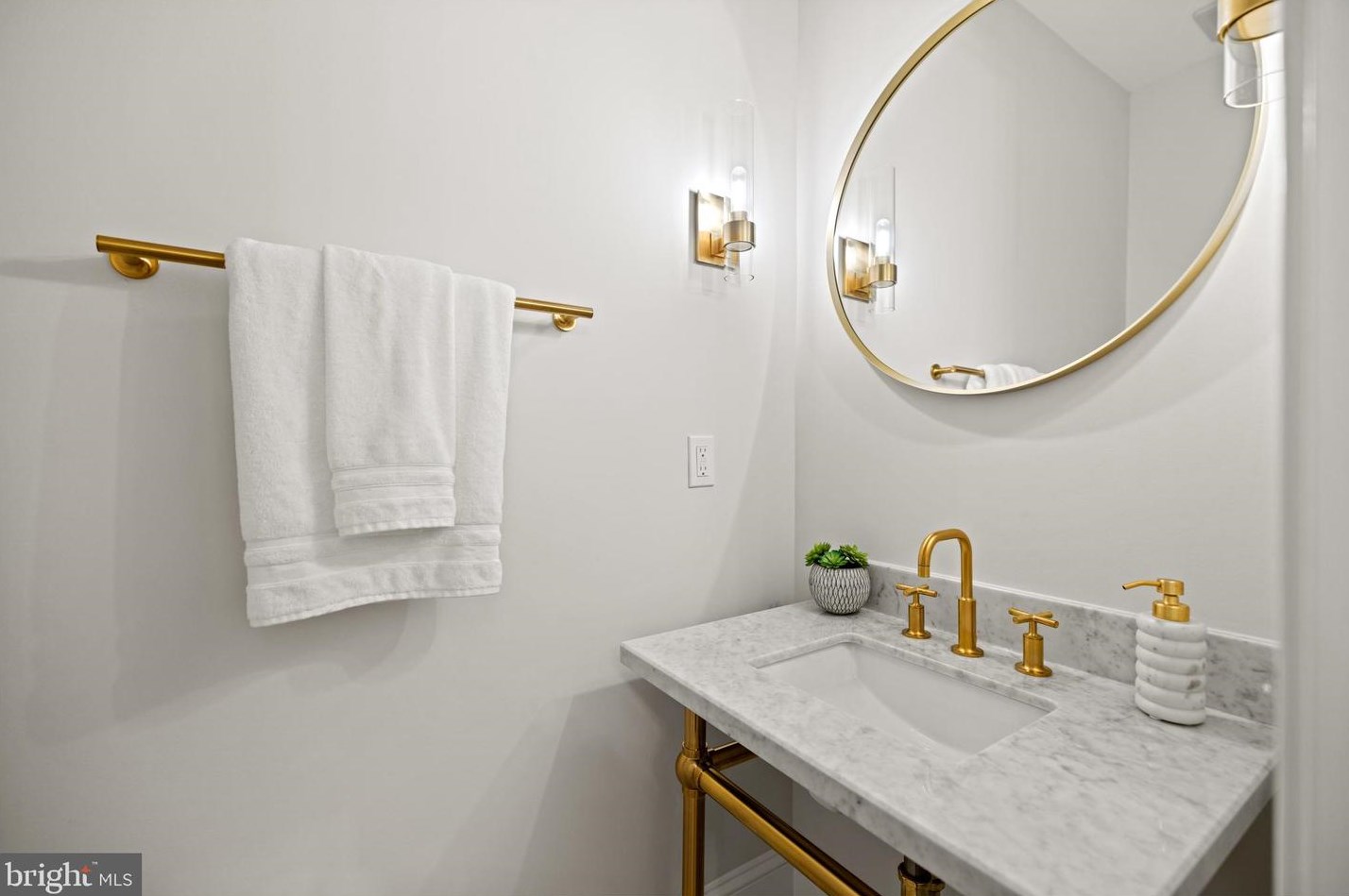 1451 Chapin St, Washington DC  20009-4510 exterior