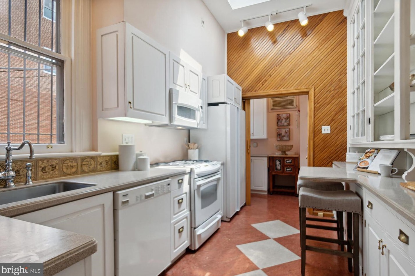 2010 Hillyer Pl, Washington DC 20009-1006 exterior