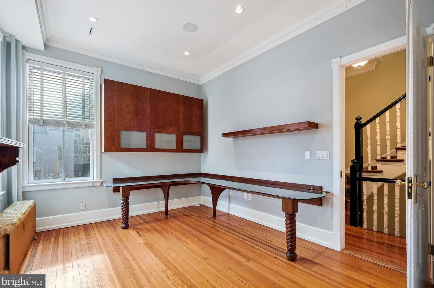 2010 Hillyer Pl, Washington DC 20009-1006 exterior