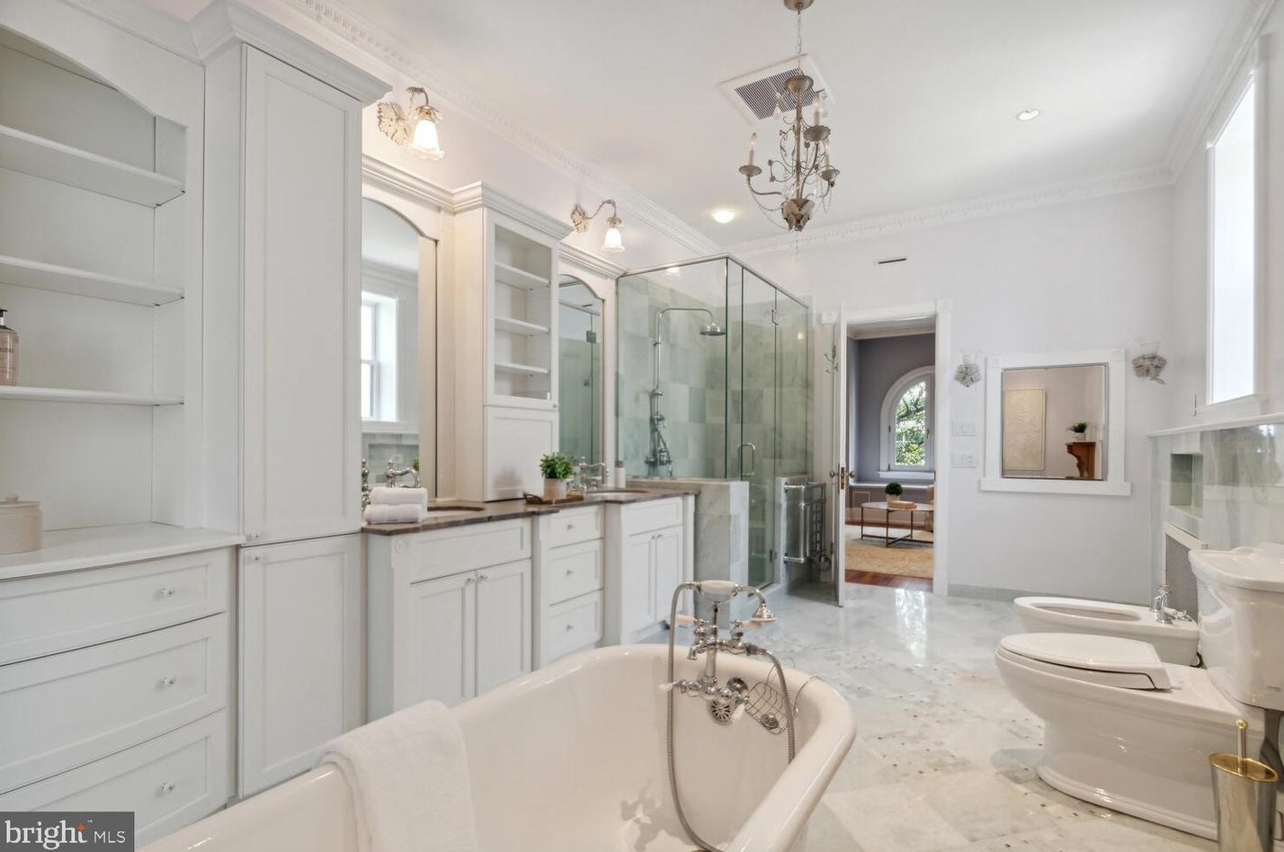 2010 Hillyer Pl, Washington DC 20009-1006 exterior