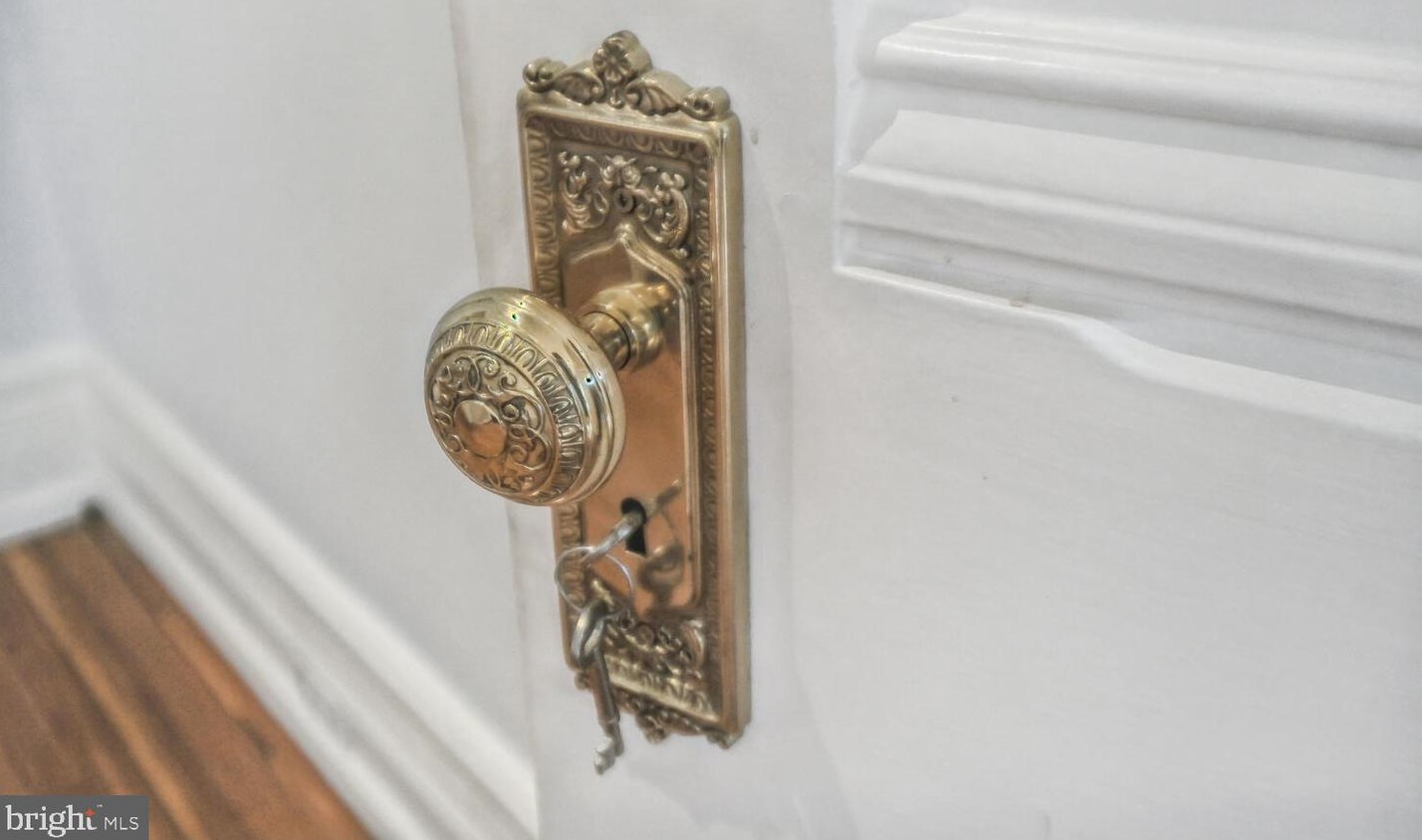 2010 Hillyer Pl, Washington DC 20009-1006 exterior