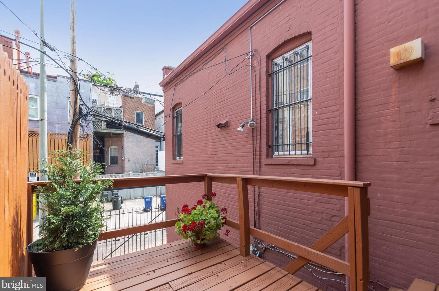 2010 Hillyer Pl, Washington DC 20009-1006 exterior