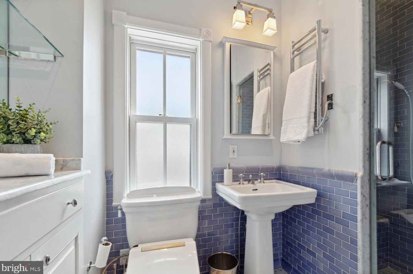 2010 Hillyer Pl, Washington DC 20009-1006 exterior