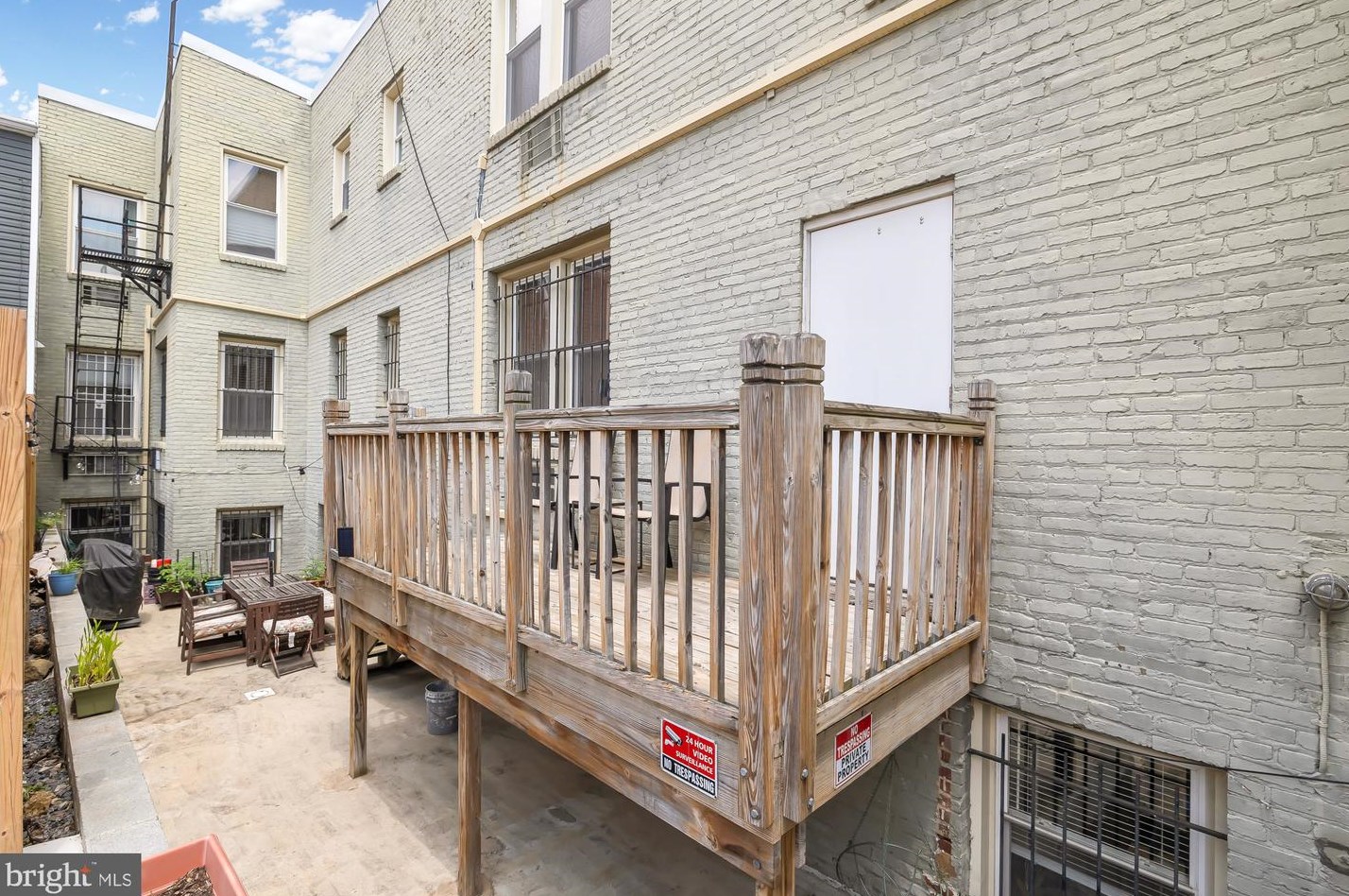 1815 A St, Washington DC  20003-1728 exterior