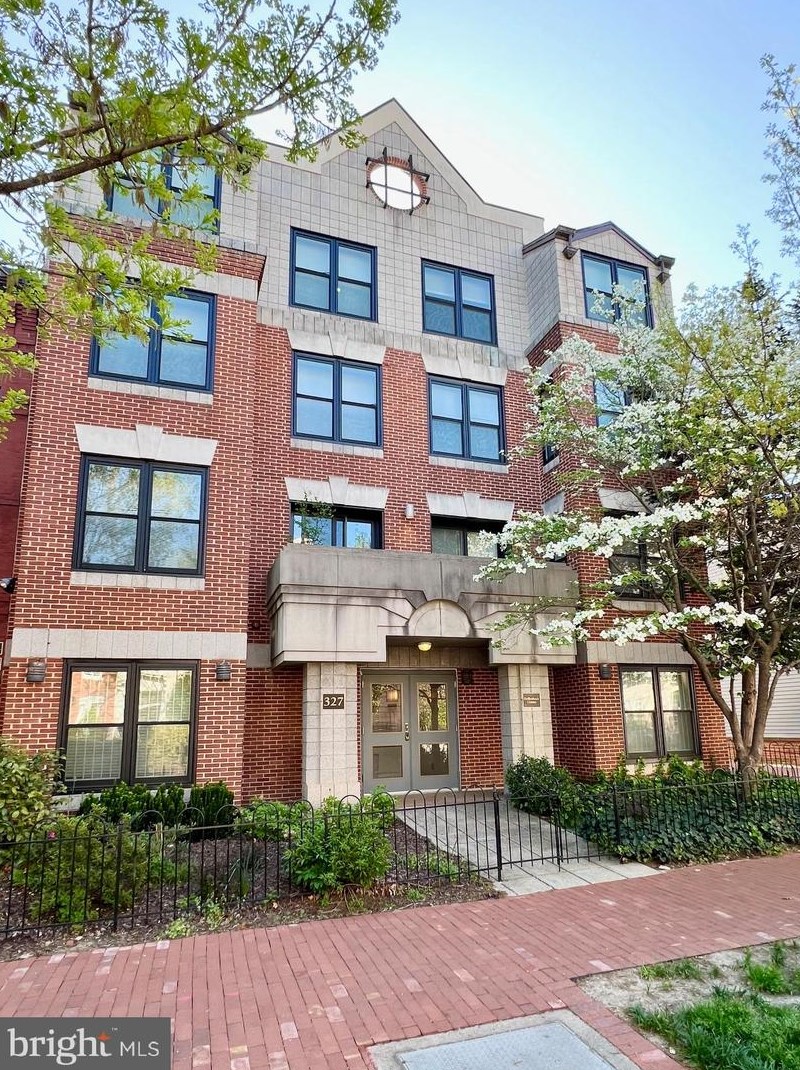 327 8th St Ne #3, Washington, DC 20002
