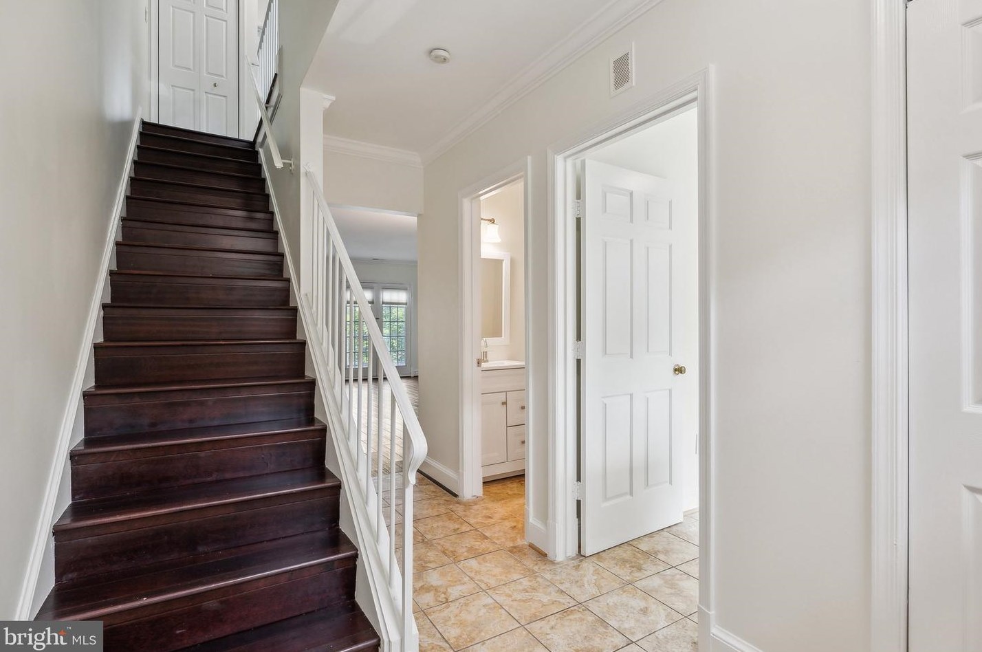 3257 Sutton Pl, Washington, DC 20016-7533