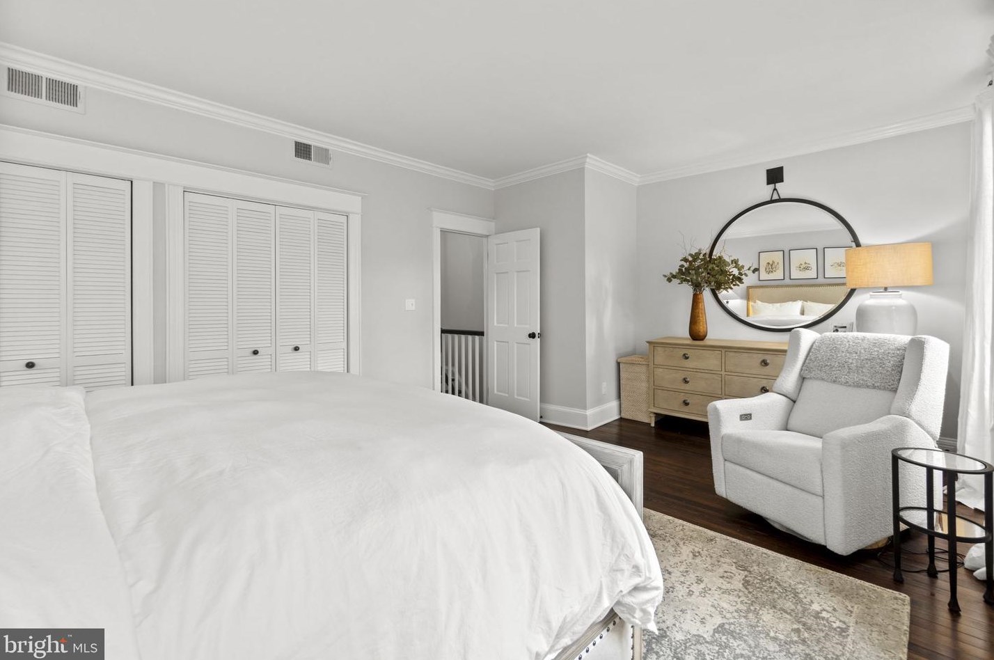 3025 Cambridge Pl, Washington DC  20007-2914 exterior